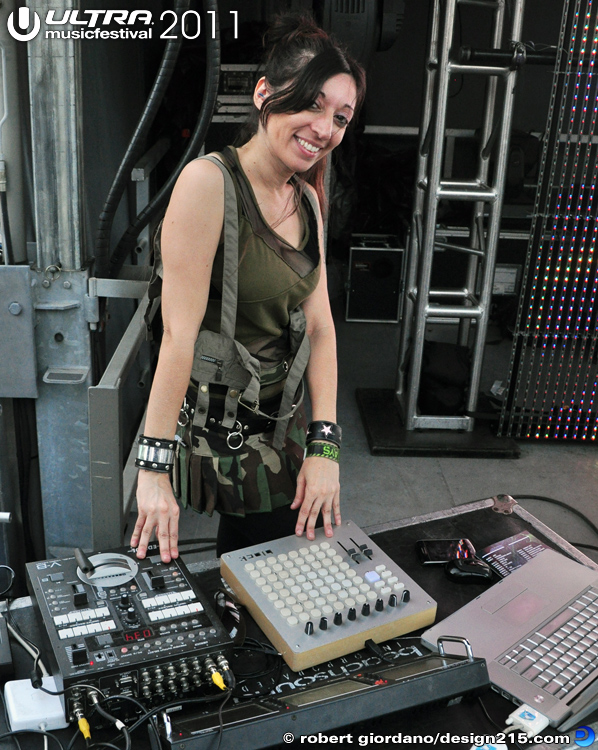 VJ Psyberpixie - 2011 Ultra Music Festival