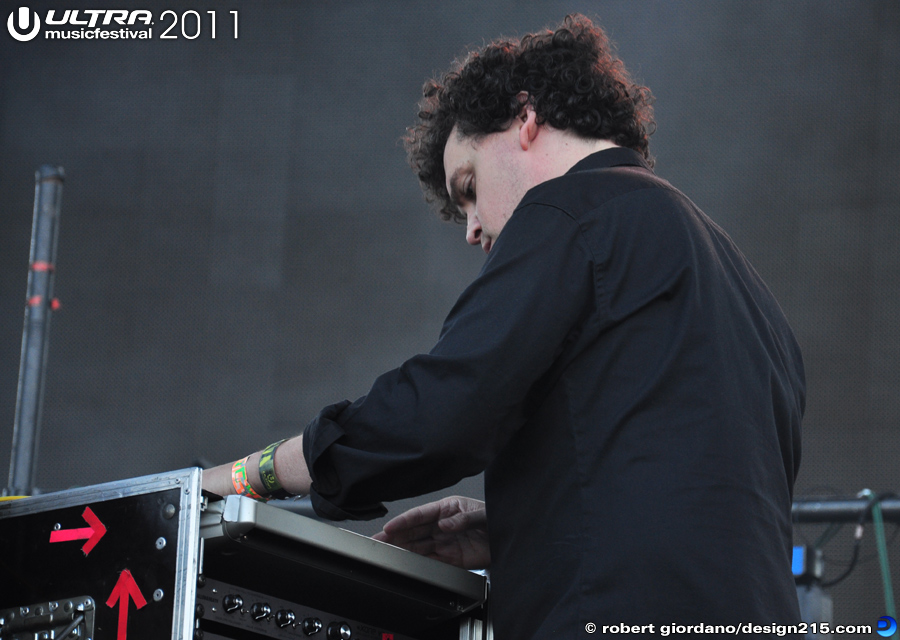 Simian Mobile Disco, Live Stage #0848 - 2011 Ultra Music Festival