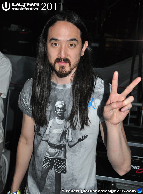 Steve Aoki backstage #0985 - 2011 Ultra Music Festival