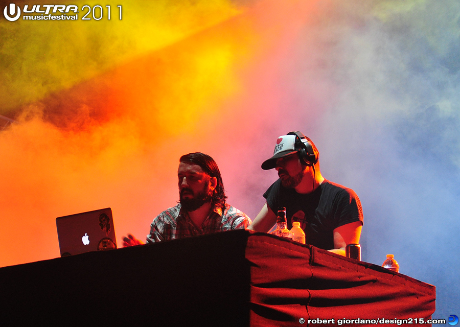 MSTRKRFT, Live Stage #2021 - 2011 Ultra Music Festival